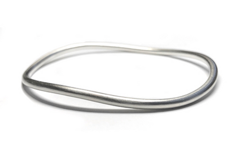 MATSU | Sterling Silver 4mm Smooth Wavy Bangle